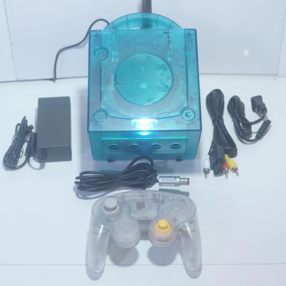 Clear Ice Blue Nintendo GameCube Console DOL-001 (USA) White LED & Controller